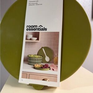 Room Essentials Olive Serving Bowl and Utensil Set